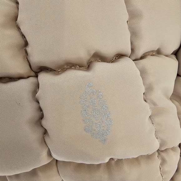 NWT* FREE PEOPLE Quilted Baby Carryall Sling Bag *Tofu* - Picture 4 of 13